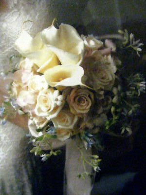 Pretty Vintage Bouquet with Calla Lilys and Roses