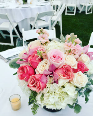 Centerpiece flowers with Roses, Hydrangeas, Snapdragons, and Greens