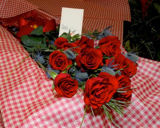 Dozen Roses In A Box Dozen Roses in a Box - Valentines Day! - Multiple Colors – Flores ...